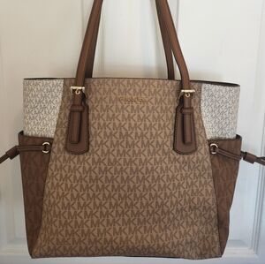 Michael Kors Voyager Large Color-Block Signature Logo Tote Bag